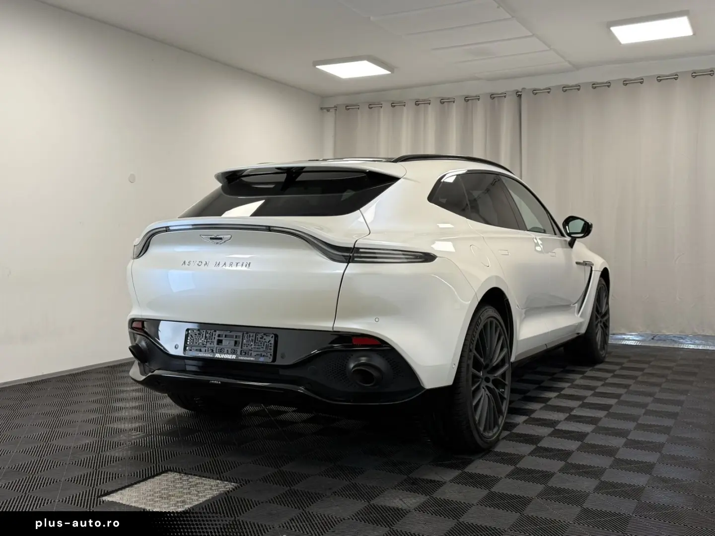 ASTON MARTIN DBX 4.0 V8   Morning Frost White   Spor&hellip;