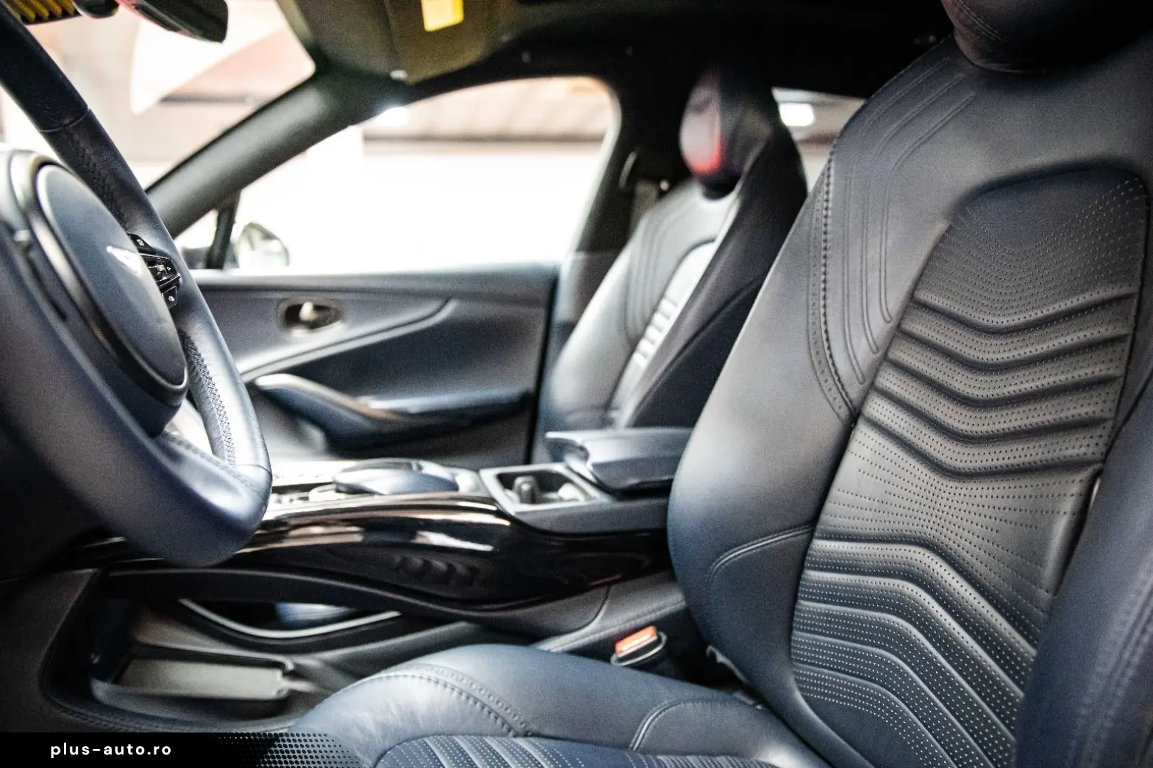 ASTON MARTIN DBX - VAT - ACC