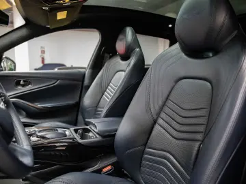 ASTON MARTIN DBX - VAT - ACC