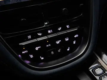 ASTON MARTIN DBX - VAT - ACC