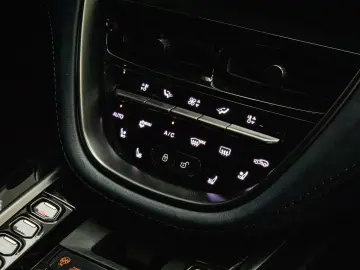 ASTON MARTIN DBX - VAT - ACC