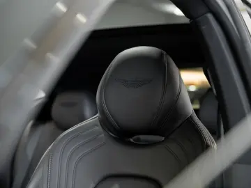 ASTON MARTIN DBX Aston Martin Hamburg