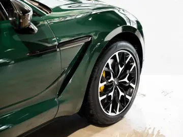 ASTON MARTIN DBX Aston Martin Hamburg