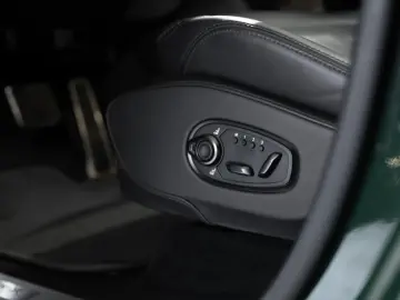 ASTON MARTIN DBX Aston Martin Hamburg