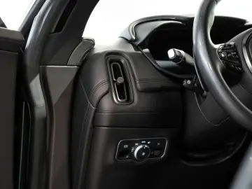 ASTON MARTIN DBX Aston Martin Hamburg