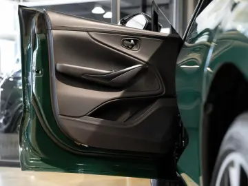 ASTON MARTIN DBX Aston Martin Hamburg