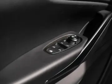 ASTON MARTIN DBX Aston Martin Hamburg