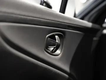 ASTON MARTIN DBX Aston Martin Hamburg