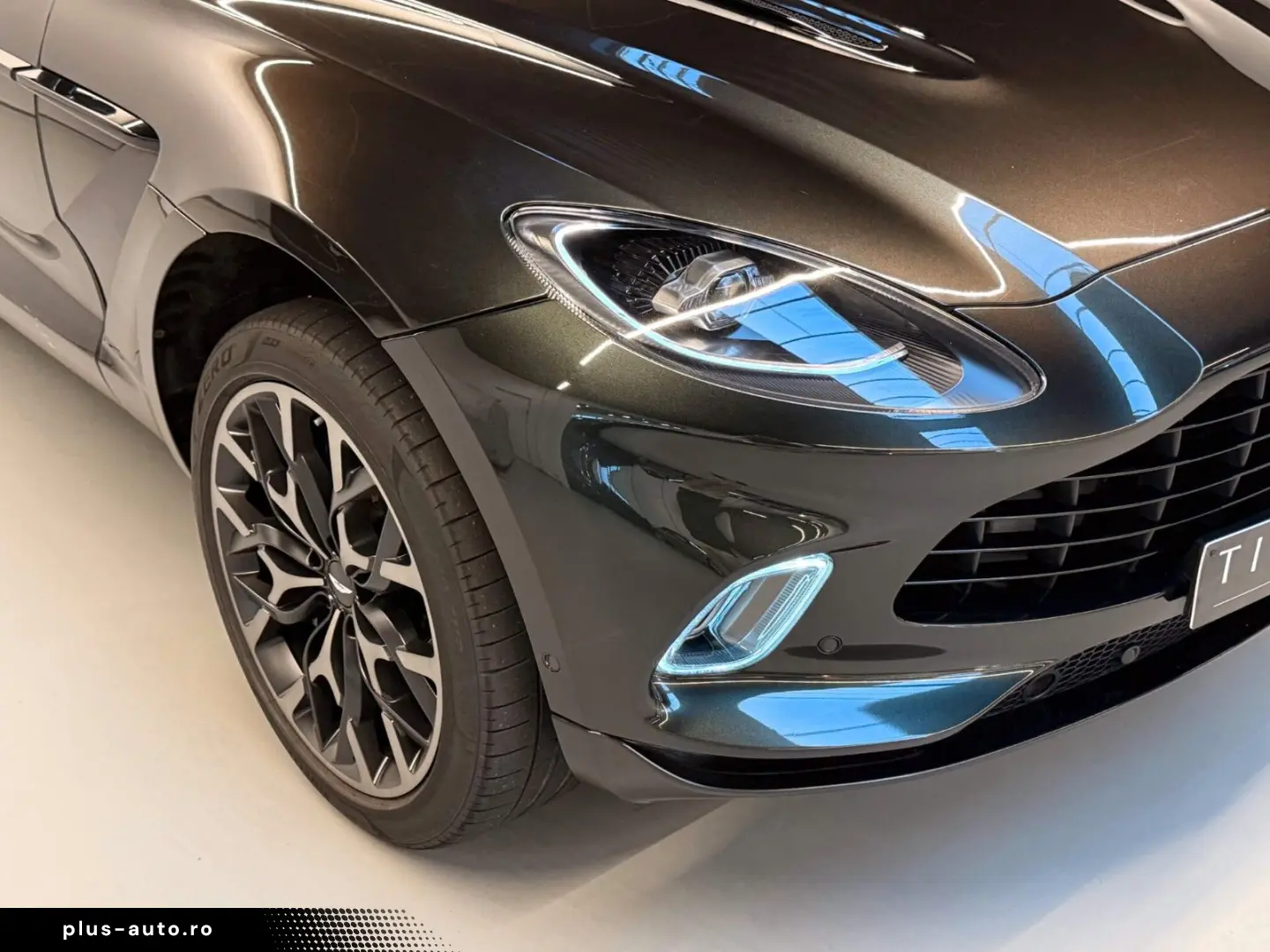 ASTON MARTIN DBX 4.0 V8