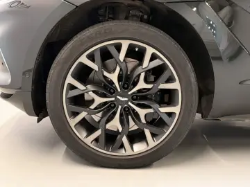 ASTON MARTIN DBX 4.0 V8