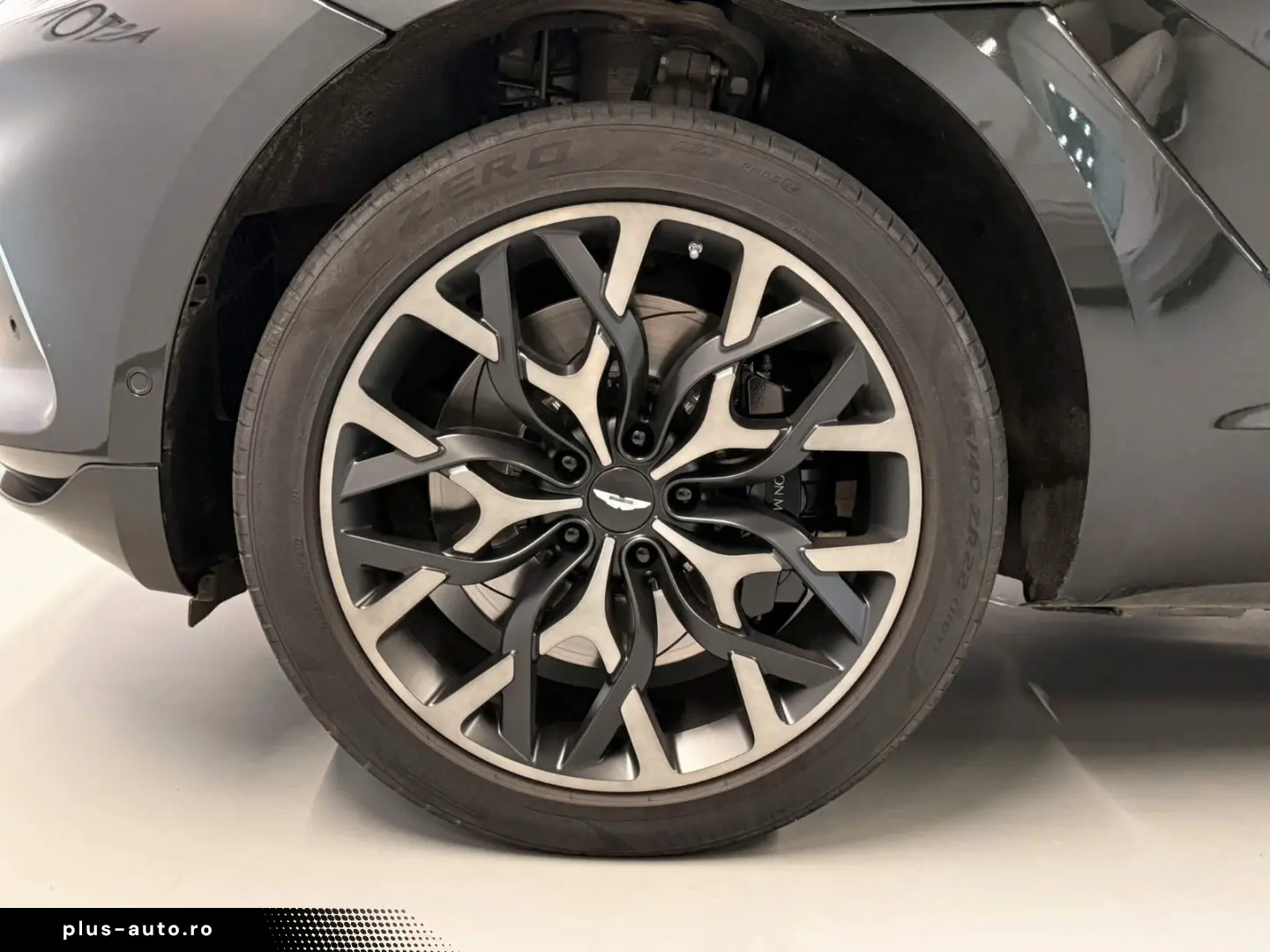 ASTON MARTIN DBX 4.0 V8