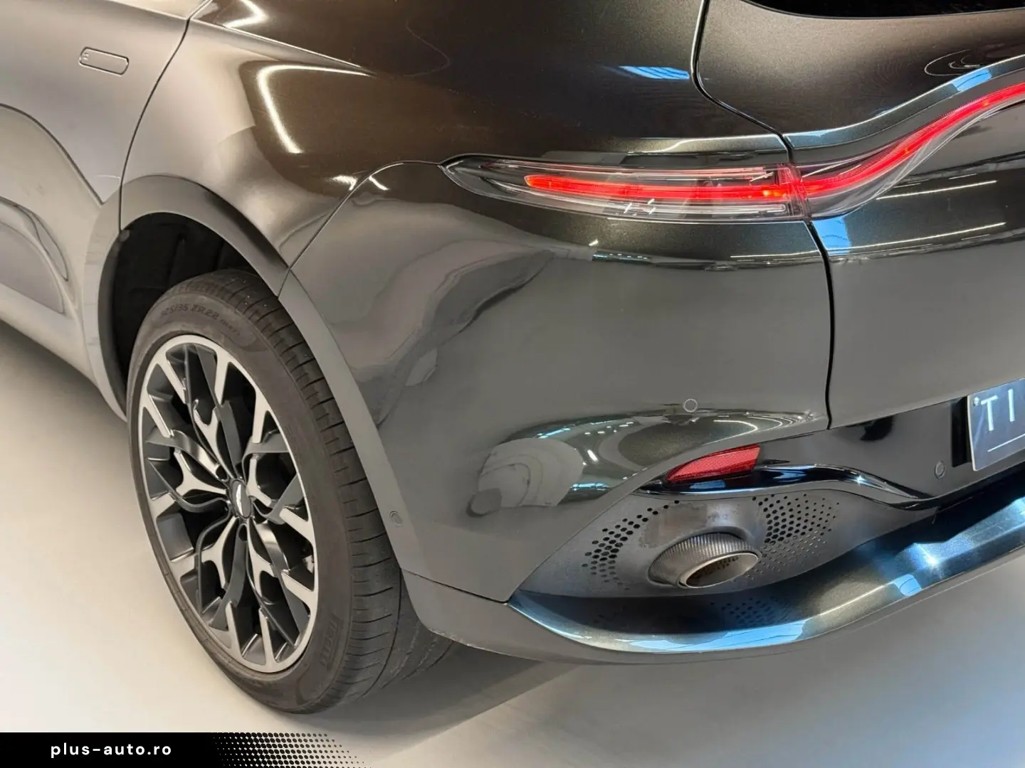 ASTON MARTIN DBX 4.0 V8