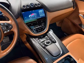 ASTON MARTIN DBX 4.0 V8