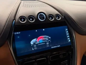 ASTON MARTIN DBX 4.0 V8