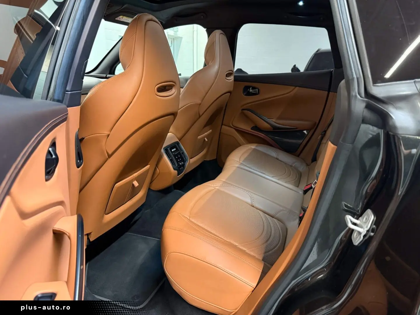 ASTON MARTIN DBX 4.0 V8