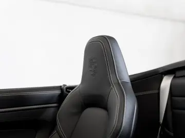 PORSCHE 992 Carrera GTS Cabriolet