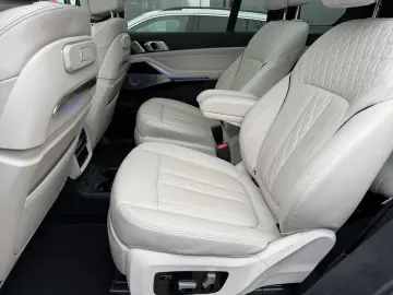 BMW X7 M60i 6-Sitzer NAV LASER PANO B&W 360  ACC 1HD