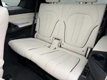 BMW X7 M60i 6-Sitzer NAV LASER PANO B&W 360  ACC 1HD