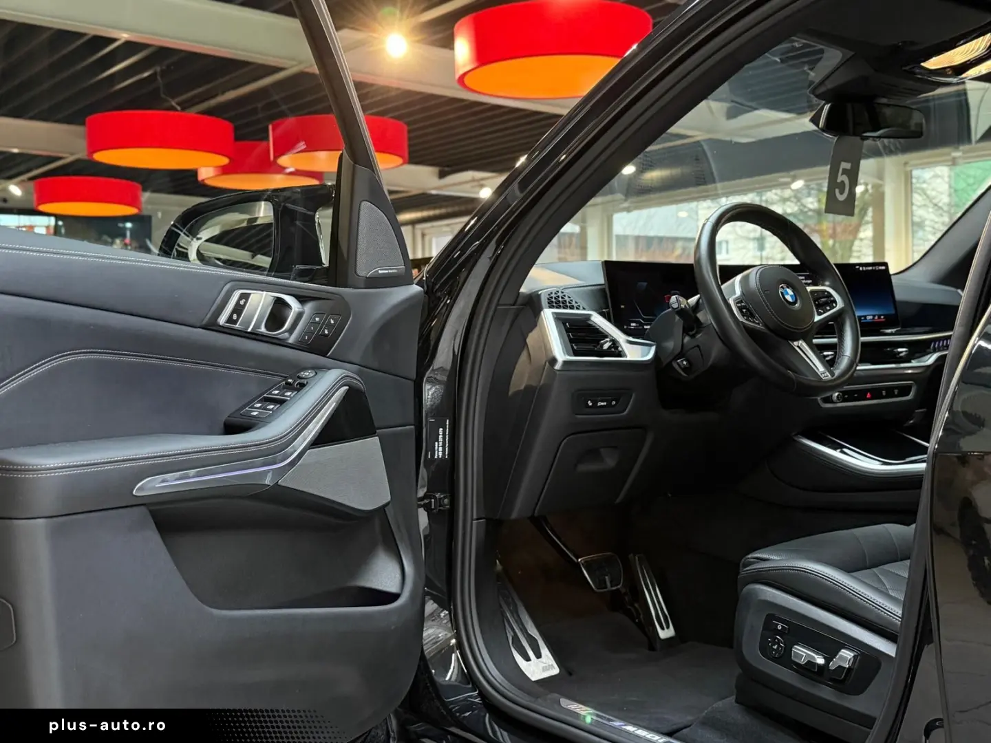 BMW X5 M60i xD Pano HuD StHzg Massage IconicGlow 22