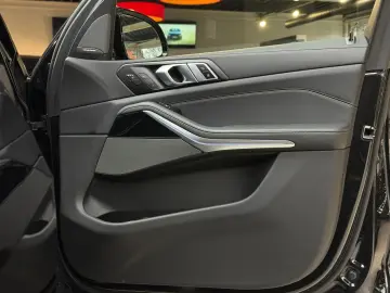 BMW X5 M60i xD Pano HuD StHzg Massage IconicGlow 22