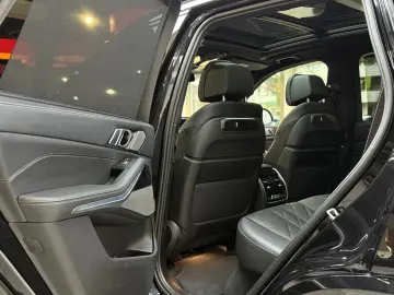 BMW X5 M60i xD Pano HuD StHzg Massage IconicGlow 22