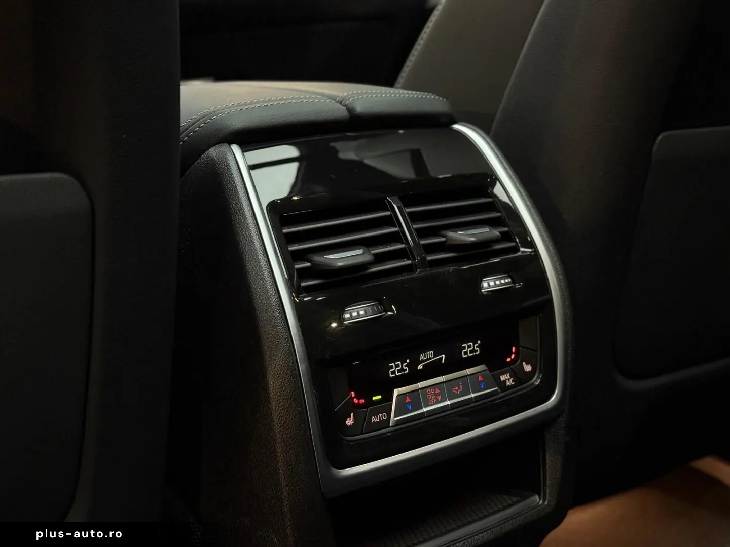 BMW X5 M60i xD Pano HuD StHzg Massage IconicGlow 22