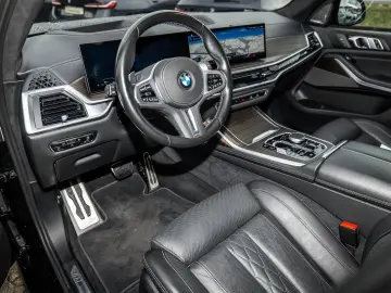 BMW X7 M60i M Sport Pro AHK Pano Sky Lounge Standhei