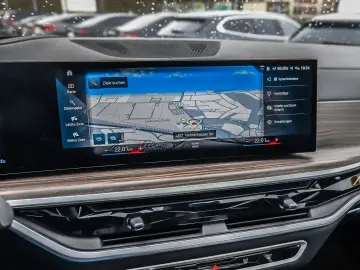 BMW X7 M60i M Sport Pro AHK Pano Sky Lounge Standhei