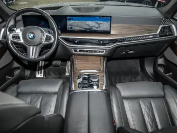 BMW X7 M60i M Sport Pro AHK Pano Sky Lounge Standhei