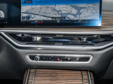 BMW X7 M60i M Sport Pro AHK Pano Sky Lounge Standhei