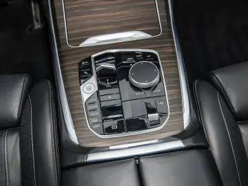 BMW X7 M60i M Sport Pro AHK Pano Sky Lounge Standhei