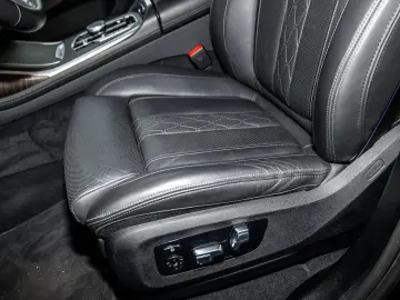 BMW X7 M60i M Sport Pro AHK Pano Sky Lounge Standhei