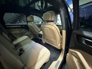 PORSCHE Cayenne  Platinum Edition