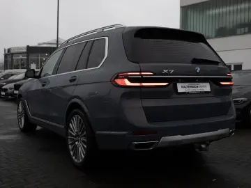 BMW X7 xDrive 40i FACEL. PANO AHK HUD LED AKTIVSITZE