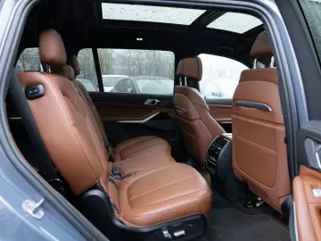 BMW X7 xDrive 40i FACEL. PANO AHK HUD LED AKTIVSITZE