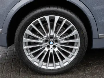 BMW X7 xDrive 40i FACEL. PANO AHK HUD LED AKTIVSITZE