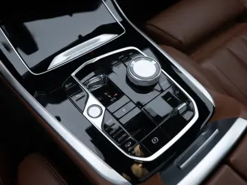 BMW X7 xDrive 40i FACEL. PANO AHK HUD LED AKTIVSITZE