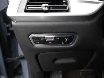 BMW X7 xDrive 40i FACEL. PANO AHK HUD LED AKTIVSITZE