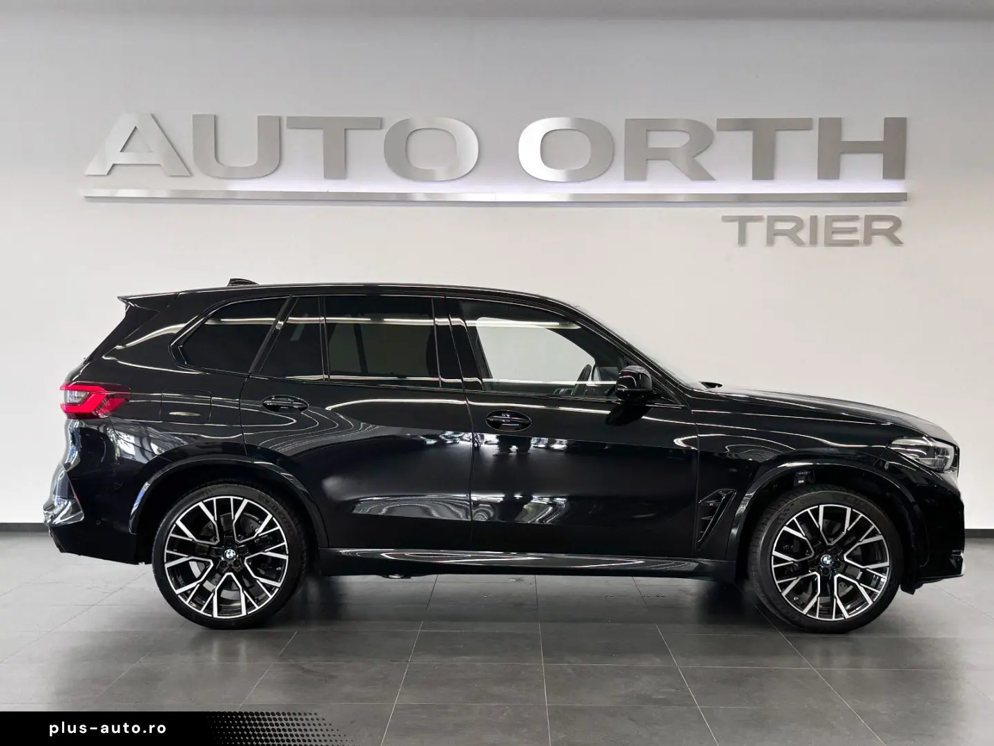 BMW X5 M Competition PANO MASSAGE SITZLÜFT AHK B&W