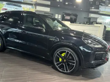 PORSCHE Cayenne E-Hybrid Sport Design Pano Matrix 360
