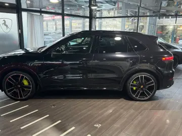 PORSCHE Cayenne E-Hybrid Sport Design Pano Matrix 360