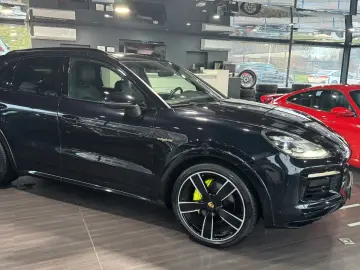 PORSCHE Cayenne E-Hybrid Sport Design Pano Matrix 360