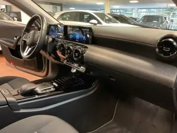 MERCEDES-BENZ A 180 D Limousine Navi MBUX Kamera AHK