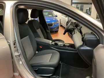 MERCEDES-BENZ A 180 D Limousine Navi MBUX Kamera AHK