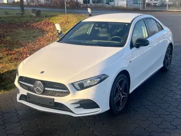 MERCEDES-BENZ A 250e AMG Limousine Edition LED Night Wide