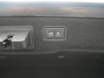 AUDI A8 S line PANO AHK RAUTE LUFT ACC LEDER MASSAGE