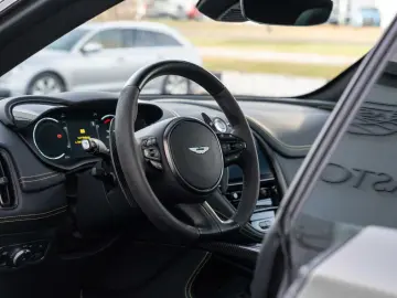 ASTON MARTIN DBX 707 V8 4x4