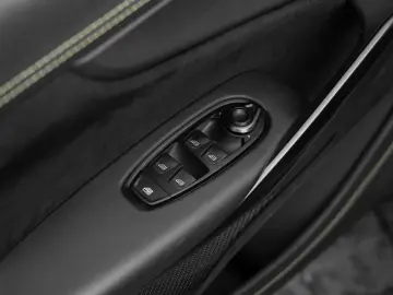 ASTON MARTIN DBX 707 V8 4x4