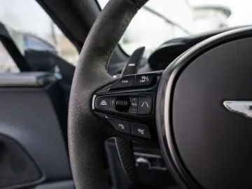 ASTON MARTIN DBX 707 V8 4x4