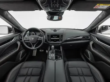 MASERATI Levante Modena S Ultima PANO   1. HAND